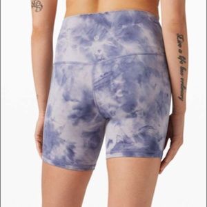 Blue Lululemon Diamond Dye Align Short 6" Size 10